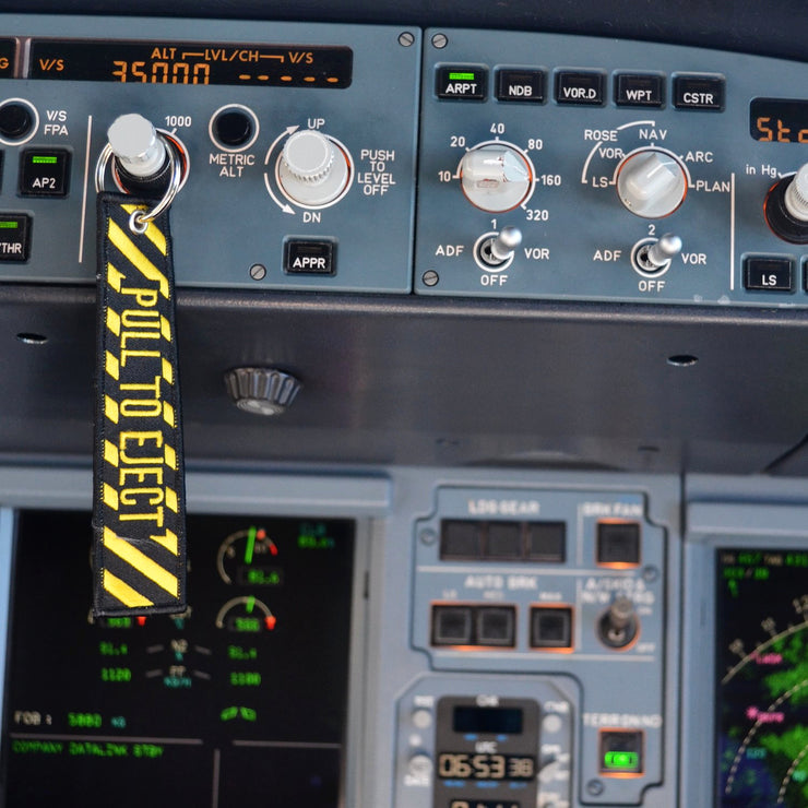 Pull to 2025 eject keychain